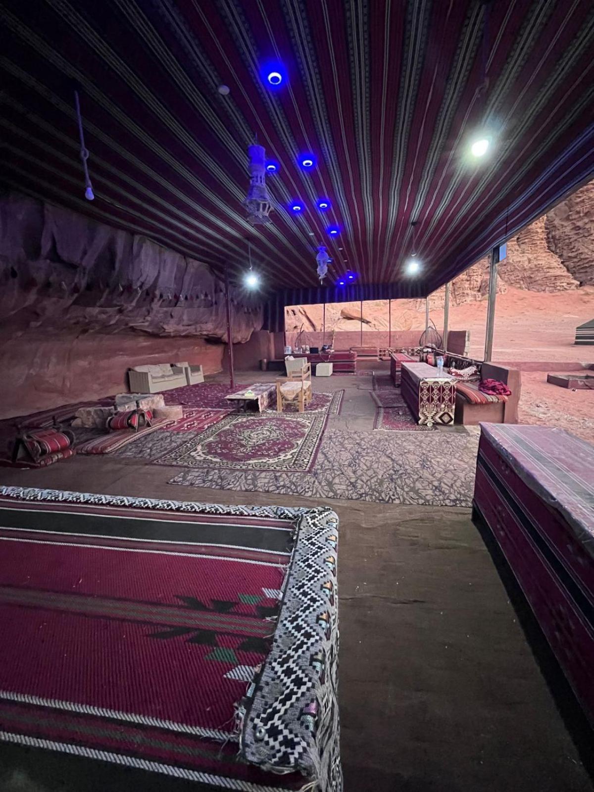 Um Sabatah Camp Hotell Wadi Rum Exteriör bild